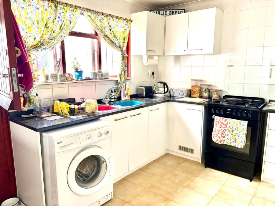 To Let 2 Bedroom Property for Rent in Sunnydale Western Cape
